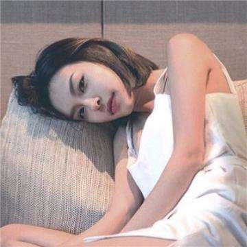 小S全家为其提前庆生 和老公依偎在一起太甜了